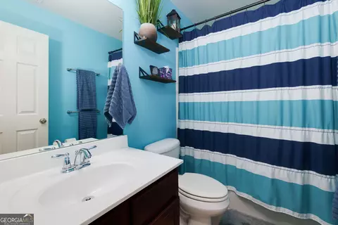 Bath - 2968 Oshields Ct SW, Marietta, GA 30060 photo 3 of 4