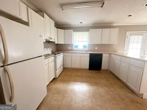 Kitchen - 531 Ansley Ave, Perry, GA 31069 photo 1 of 2