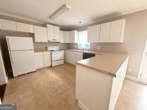 Kitchen - 531 Ansley Ave, Perry, GA 31069 photo 2 of 2