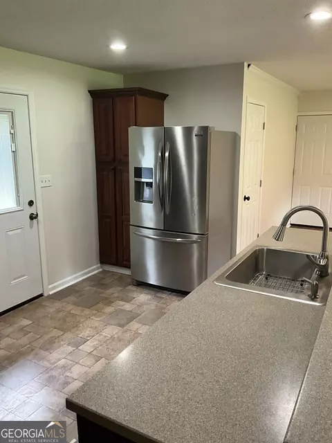 Kitchen - 1776 Smokey Rd, Lagrange, GA 30241 photo 2 of 3