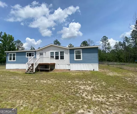 320 Crosby Ln, Hortense, GA 31543