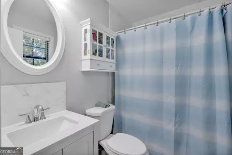 Bath - 2031 Dennis Pl, Buford, GA 30519 photo 3 of 3
