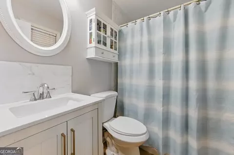 Bath - 2031 Dennis Pl, Buford, GA 30519 photo 1 of 3