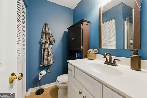 Bath - 2031 Dennis Pl, Buford, GA 30519 photo 2 of 3