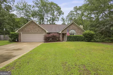 83 Pinewood Ln, Allenhurst, GA 31301