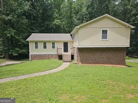 636 Raven Springs Trl, Stone Mountain, GA 30087