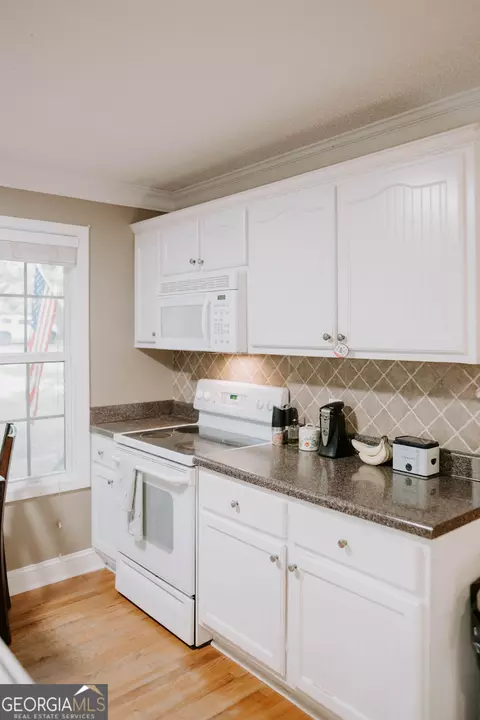 Kitchen - 500 Lakeside Rd, Williamson, GA 30292 photo 4 of 4