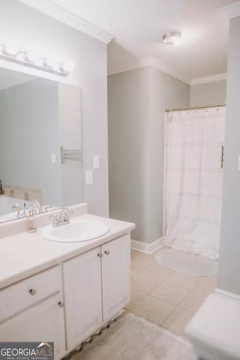 Bath - 500 Lakeside Rd, Williamson, GA 30292 photo 4 of 7