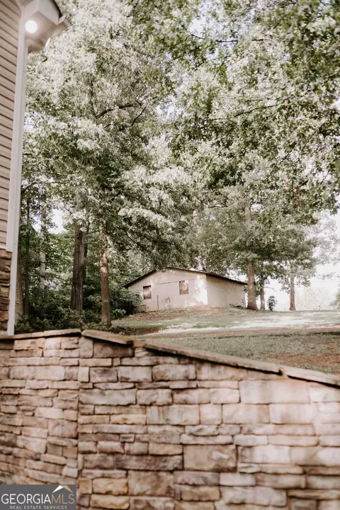 Exterior - 500 Lakeside Rd, Williamson, GA 30292 photo 7 of 8
