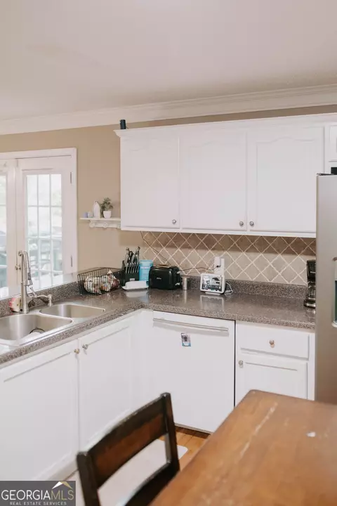 Kitchen - 500 Lakeside Rd, Williamson, GA 30292 photo 3 of 4