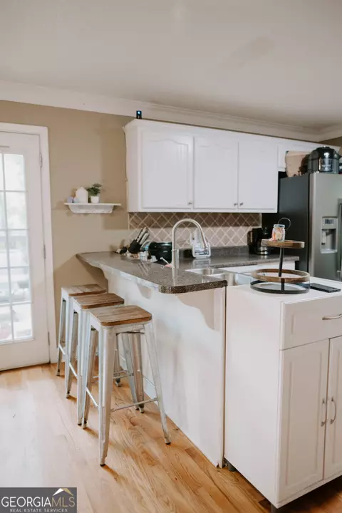 Kitchen - 500 Lakeside Rd, Williamson, GA 30292 photo 2 of 4