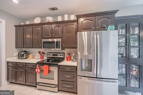Kitchen - 307 Westminster Dr, Guyton, GA 31312 photo 3 of 4