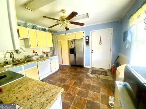 Kitchen - 2557 Bartley Rd, Lagrange, GA 30240 photo 1 of 2