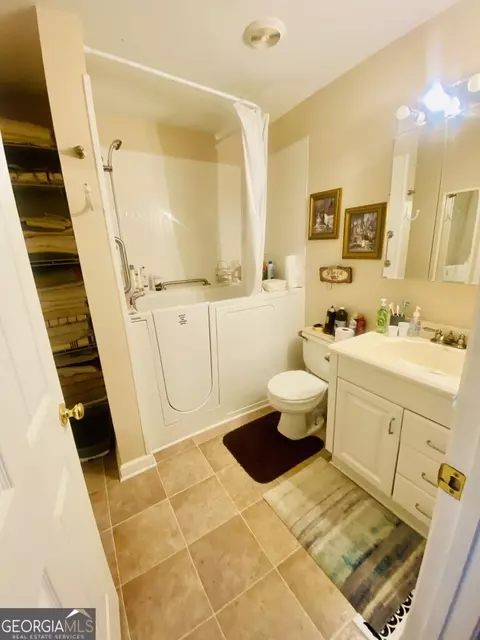 Bath - 2557 Bartley Rd, Lagrange, GA 30240 photo 2 of 2