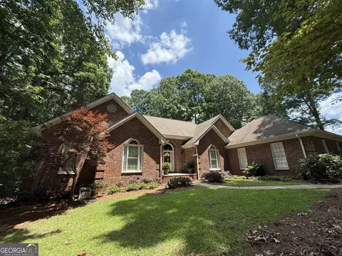 280 Emerald Lake Dr, Fayetteville, GA 30215