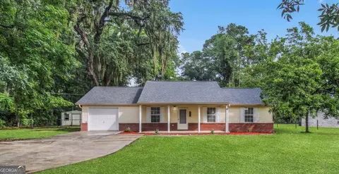 1250 Lake Dr, Midway, GA 31320