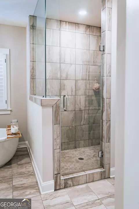 Bath - 160 Thrash Rd, Lagrange, GA 30241 photo 2 of 4