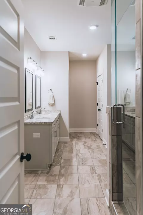 Bath - 160 Thrash Rd, Lagrange, GA 30241 photo 3 of 4