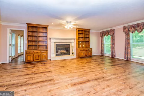 Living - 226 Linda Ln, Lagrange, GA 30240 photo 3 of 8