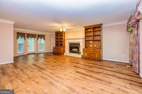 Living - 226 Linda Ln, Lagrange, GA 30240 photo 2 of 8