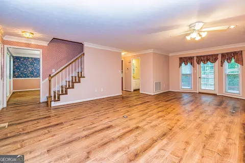 Living - 226 Linda Ln, Lagrange, GA 30240 photo 5 of 8