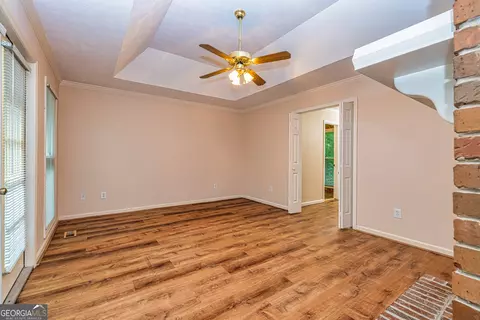 Living - 226 Linda Ln, Lagrange, GA 30240 photo 6 of 8