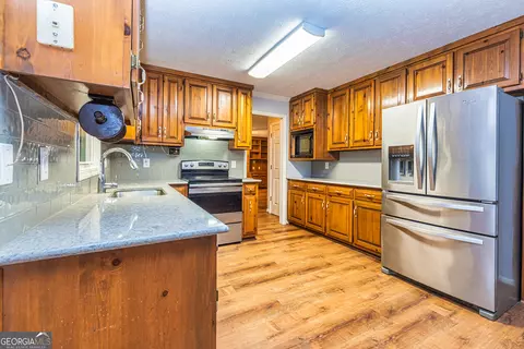 Kitchen - 226 Linda Ln, Lagrange, GA 30240 photo 3 of 4