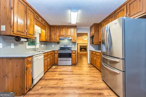 Kitchen - 226 Linda Ln, Lagrange, GA 30240 photo 2 of 4