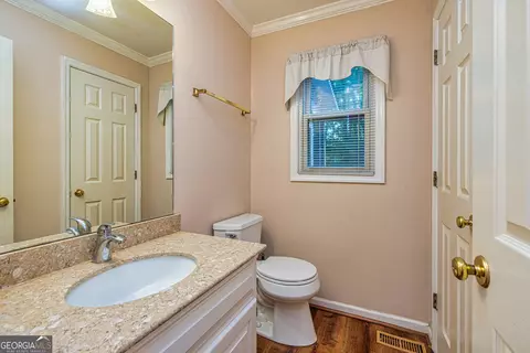Bath - 226 Linda Ln, Lagrange, GA 30240 photo 1 of 6