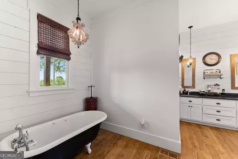 Bath - 429 Hubert Harris Rd, Cornelia, GA 30531 photo 5 of 8