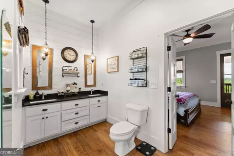 Bath - 429 Hubert Harris Rd, Cornelia, GA 30531 photo 3 of 8