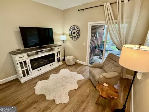Living - 174 Regency Cir, Pooler, GA 31322 photo 3 of 4