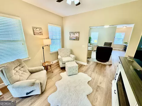 Living - 174 Regency Cir, Pooler, GA 31322 photo 2 of 4