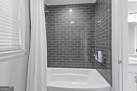 Bath - 100 Merrill Dr, Lagrange, GA 30241 photo 4 of 7