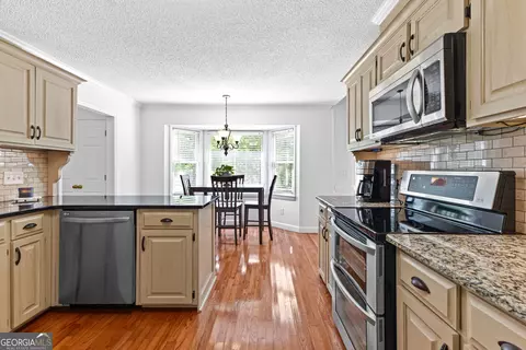 Kitchen - 100 Merrill Dr, Lagrange, GA 30241 photo 2 of 5