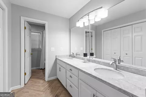 Bath - 100 Merrill Dr, Lagrange, GA 30241 photo 1 of 7