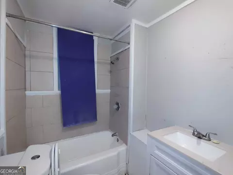 Bath - 107 Roberts St, Warner Robins, GA 31093 photo 2 of 4