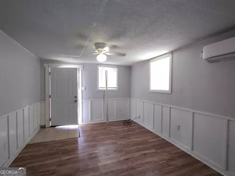 Living - 107 Roberts St, Warner Robins, GA 31093 photo 1 of 1