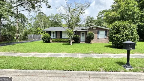 206 S Clark St, Claxton, GA 30417