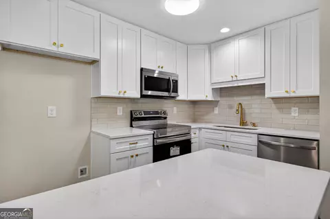 Kitchen - 116 Preston Pl, Lagrange, GA 30241 photo 2 of 2