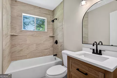 Bath - 116 Preston Pl, Lagrange, GA 30241 photo 2 of 2