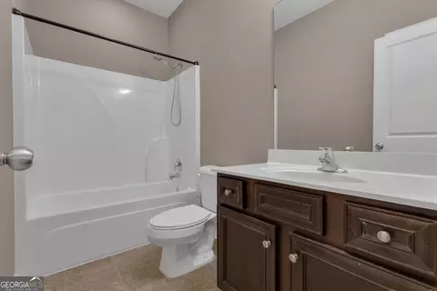 Bath - 502 Creekside Dr, Lagrange, GA 30240 photo 2 of 2