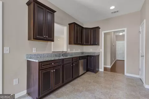 Entry Way - 502 Creekside Dr, Lagrange, GA 30240 photo 3 of 5
