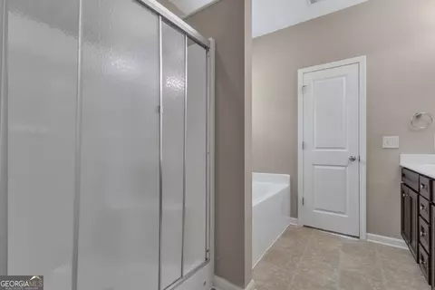Bath - 502 Creekside Dr, Lagrange, GA 30240 photo 1 of 2