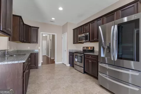 Kitchen - 502 Creekside Dr, Lagrange, GA 30240 photo 2 of 3