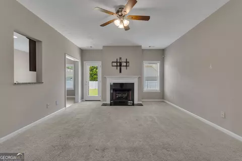 Living - 502 Creekside Dr, Lagrange, GA 30240 photo 1 of 4