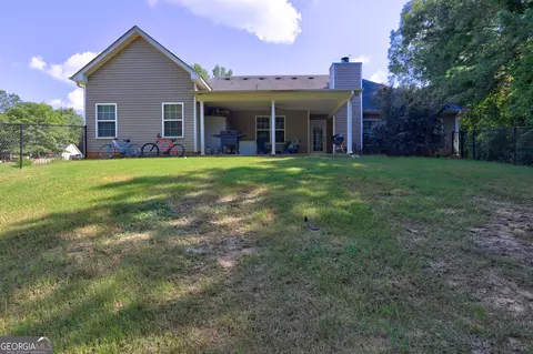 Exterior - 160 Aaron Ct, Forsyth, GA 31029 photo 6 of 10