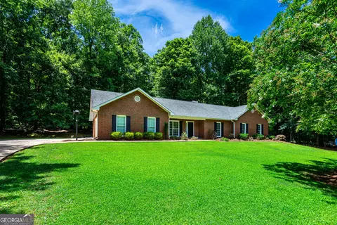 121 Colonial Ct, Lagrange, GA 30240