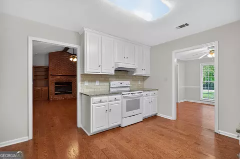 121 Colonial Ct, Lagrange, GA 30240 photo 9