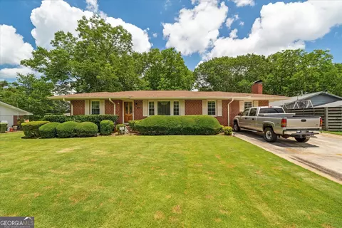 106 Lakeview Dr, Carrollton, GA 30117